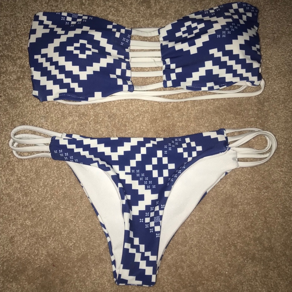 Cute swimsuit!